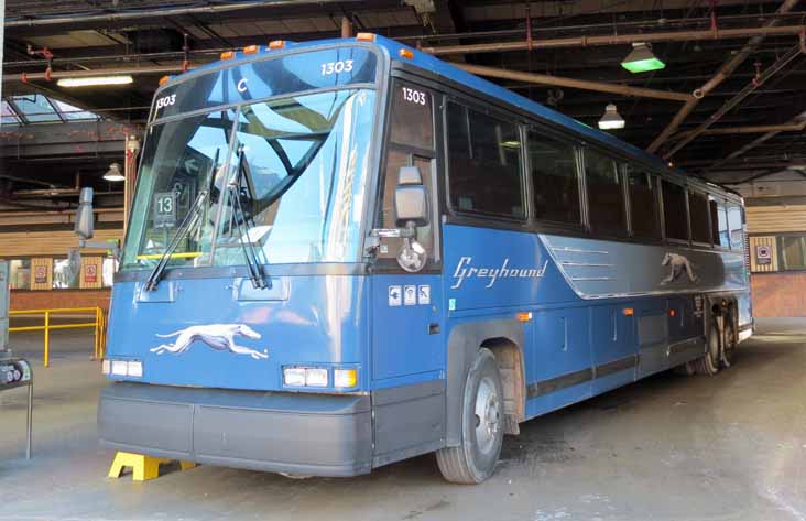 Greyhound Canada MCI D4505 1303